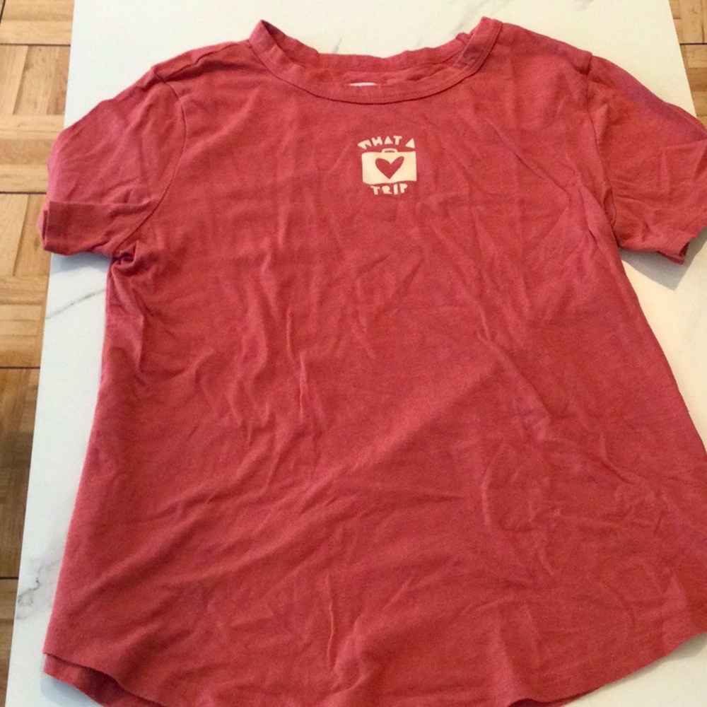 Old Navy light red graphic tee shirt, small